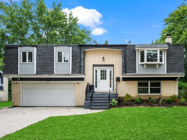 157 W Garden Ct, Palatine, IL 60067