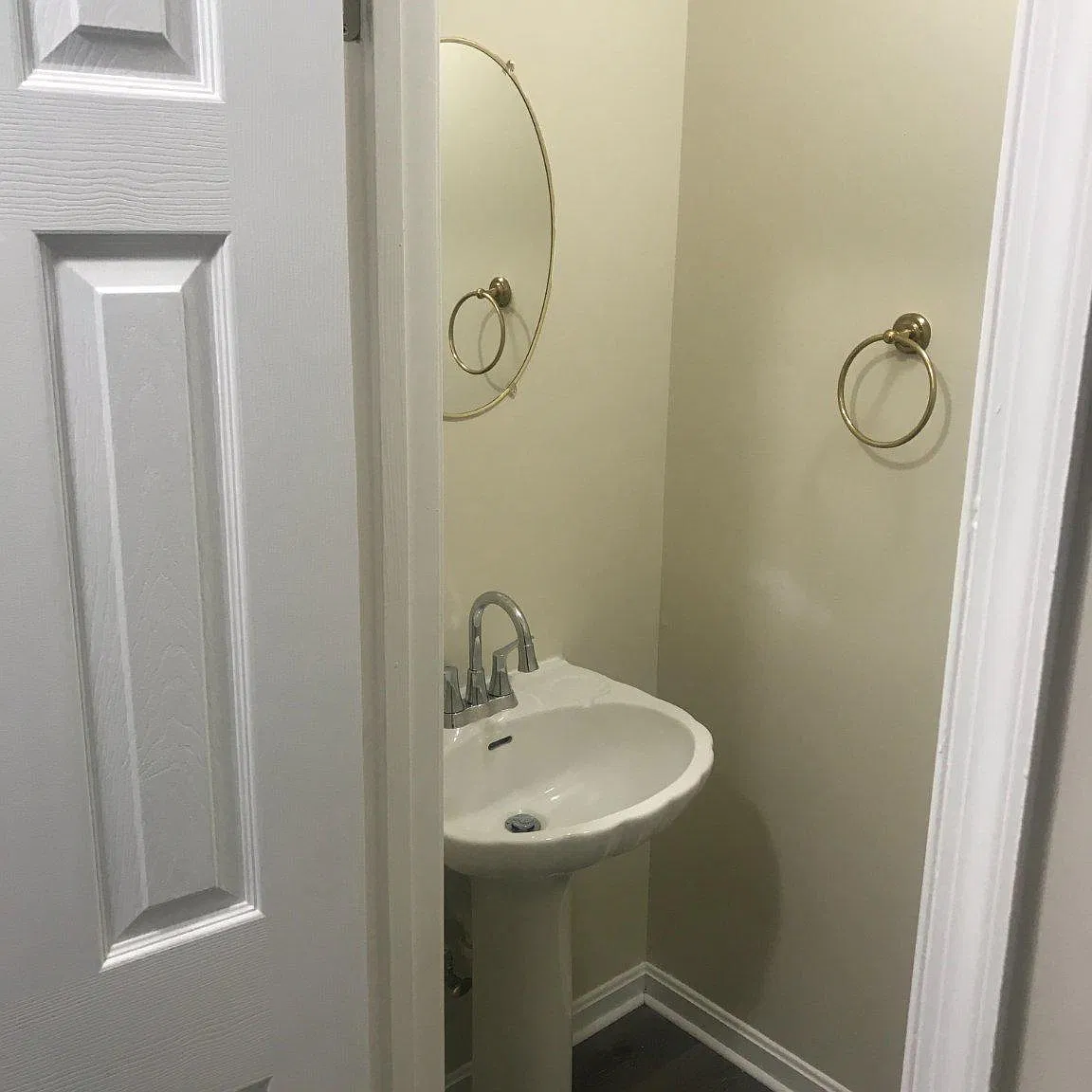 3 bed, 4.0 bath, 2480 sqft, $2,300 — Photo 4