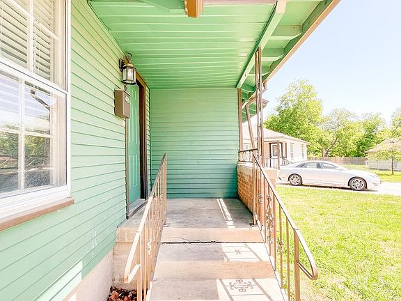 2nd image of 905 Diamond Cir