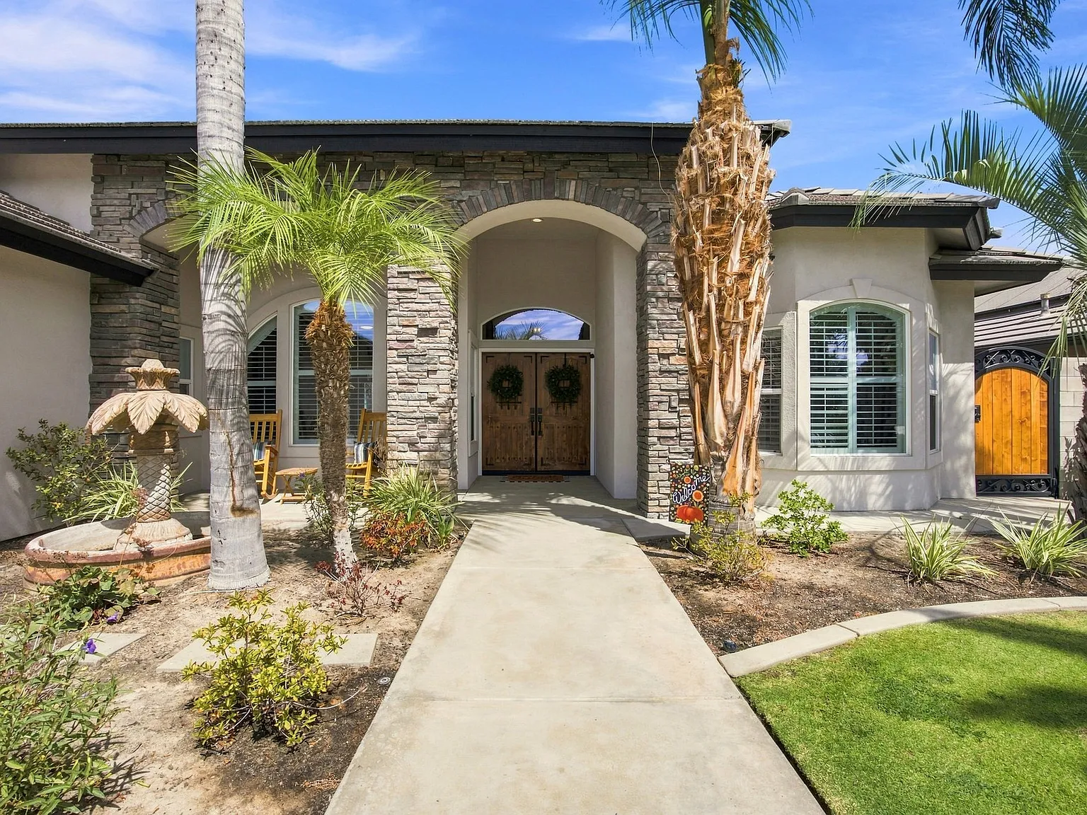 Gated Community w/ Owned Solar - Spacious Split Wing 4 Bed/2.5 Bath Single Family Home - $4250/month — Photo 4