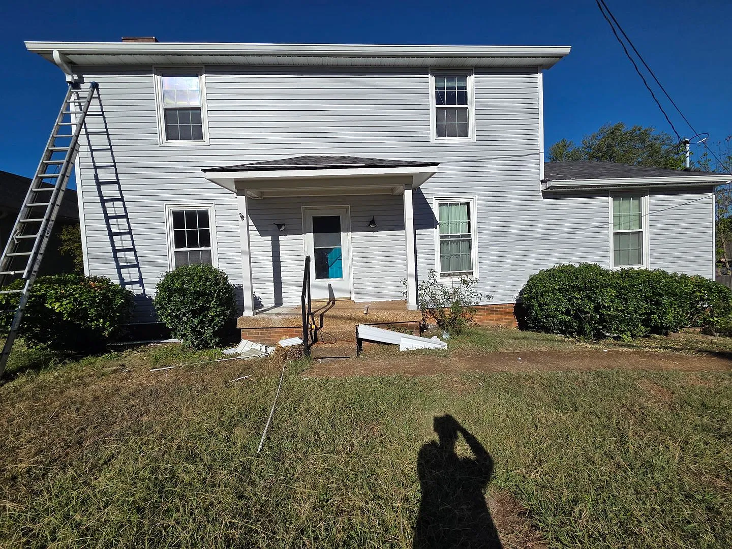 Nice three bedroom two bath newly remodeled, two-story colonial with Garage in Antioch — Photo 1