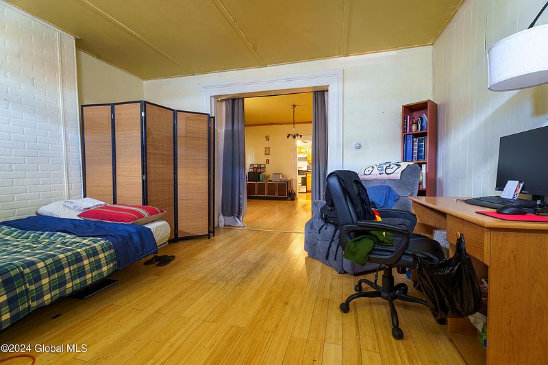 5th image of 907 River Street