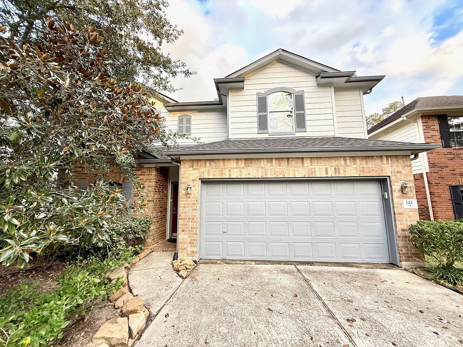 4 bed, 2.5 bath, 2350 sqft, $4,800 — Photo 2