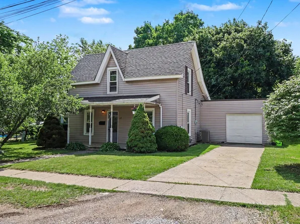 65 Pleasant St, Oxford, MI 48371