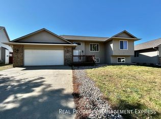 7636 S Rose Crest Ct, Sioux Falls, SD 57108