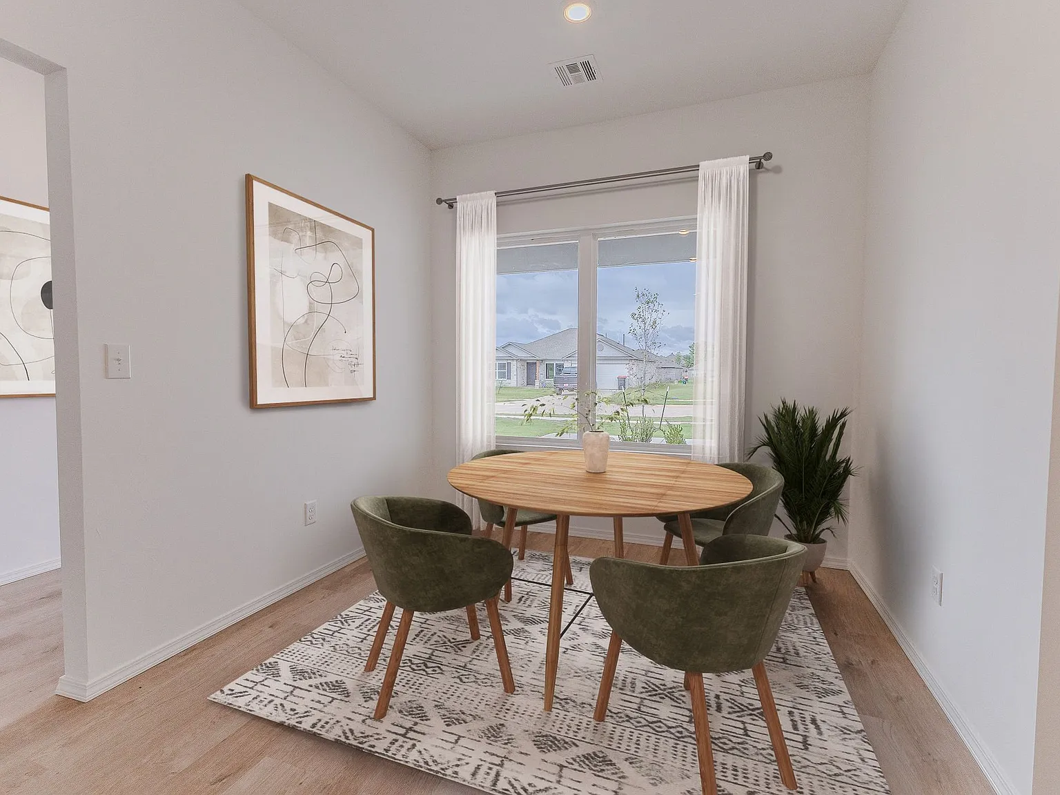 4 bed, 2.0 bath, 1640 sqft, $1,595 — Photo 4