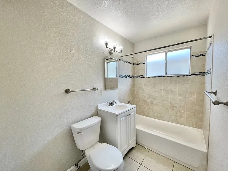 2309 I Street — Photo 7