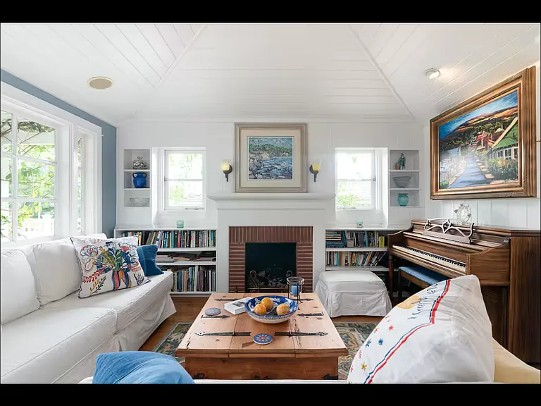 Seaview St — Photo 1