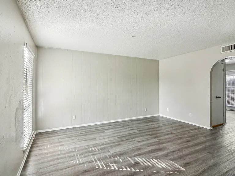 MB Arlington — Photo 13