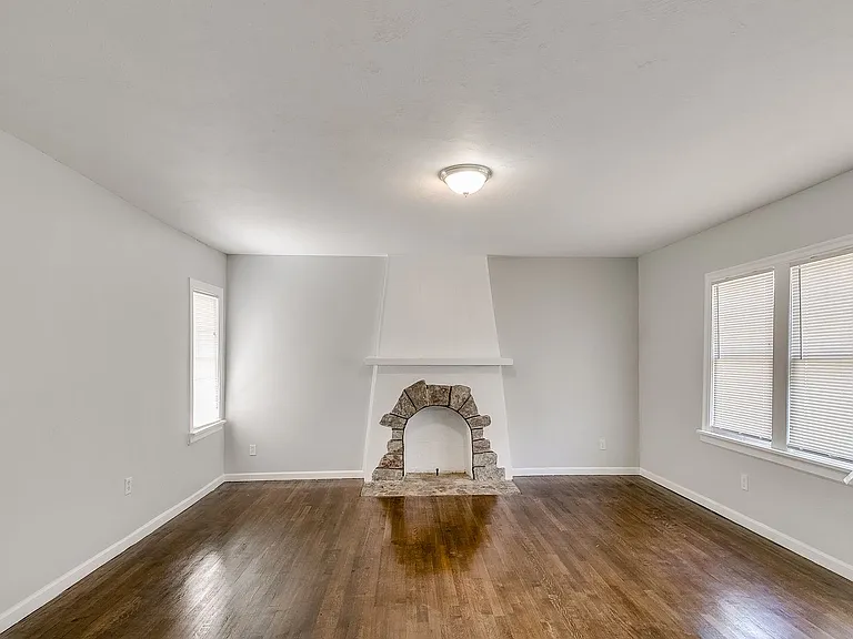2042 NW 34th St — Photo 36
