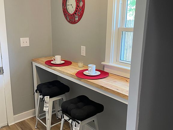 4th image of 578 Shoop Ave #578