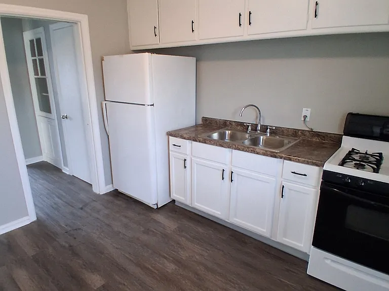 2605 W Victory Ln — Photo 11