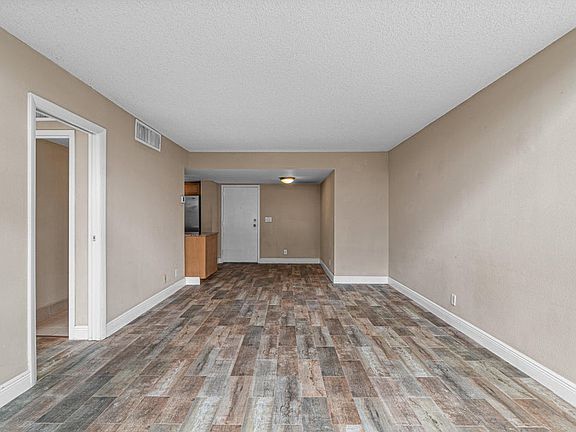 4th image of 1830 Embassy Dr #1-117