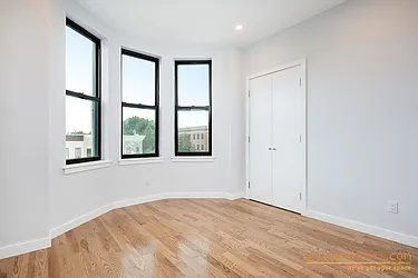 Rented by aptsandlofts.com