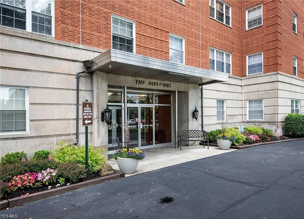 18975 Van Aken Blvd APT 101 photo 1