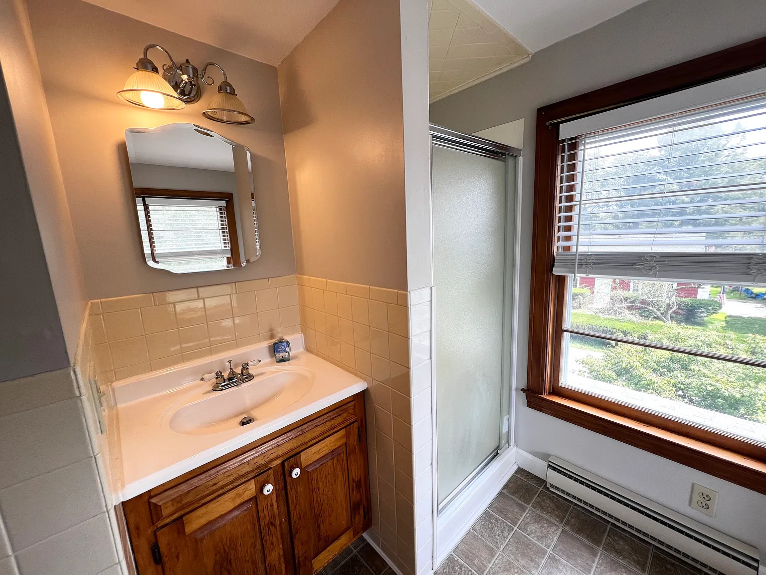 2 bed, 800 sqft, $2,000 — Photo 3