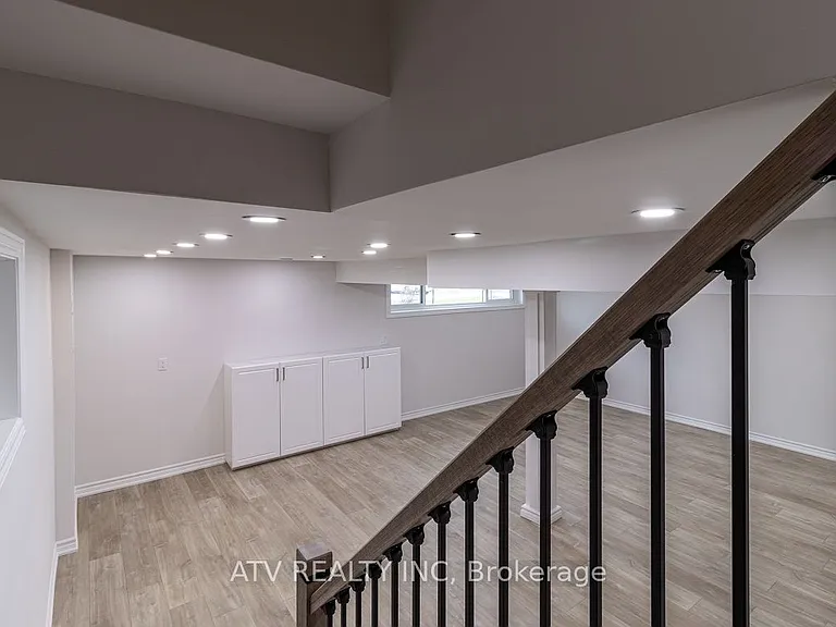 1064 Eastmount Ave E — Photo 11