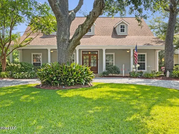 112 Bienville Dr, Waveland, MS 39576