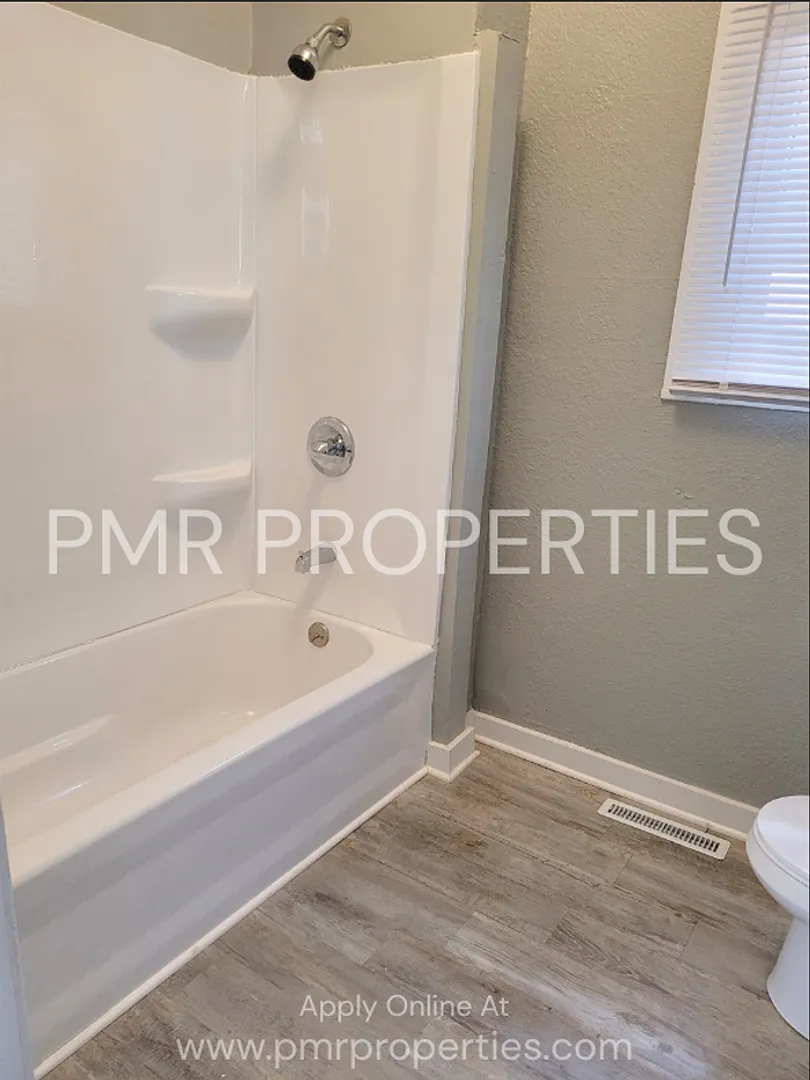 1 Bedroom / 1 Bathroom House — Photo 4
