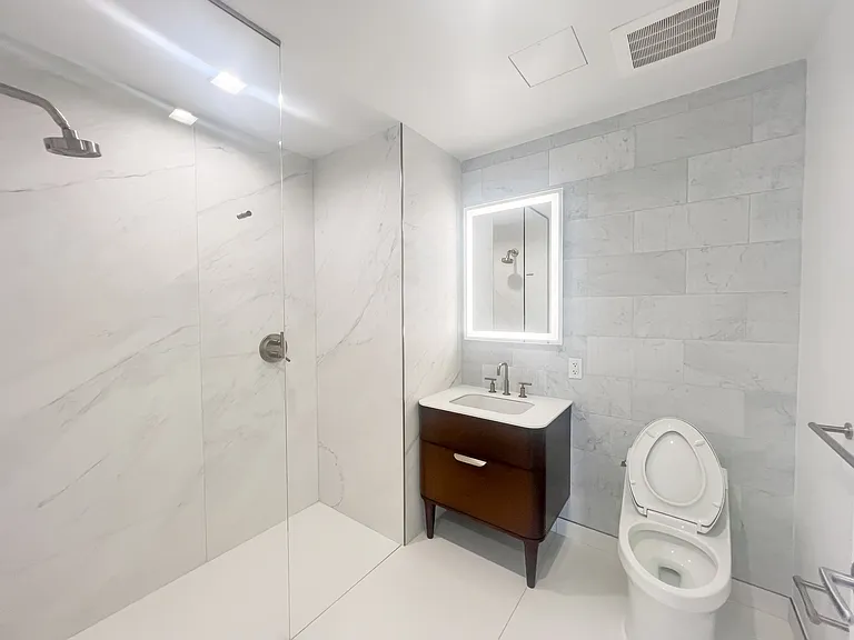 One Park Condos — Photo 23