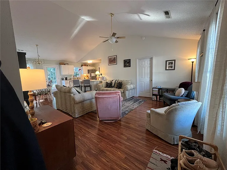 116 Arbors Ct — Photo 2