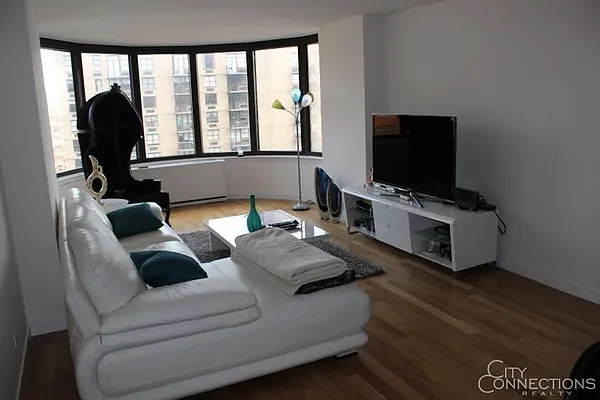 Rented by City Connections Realty | media 14