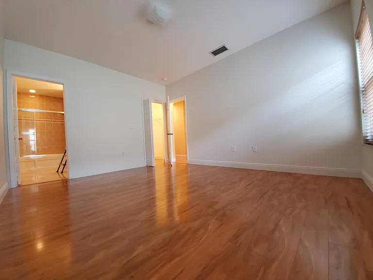12448 SW 121st Ave — Photo 11