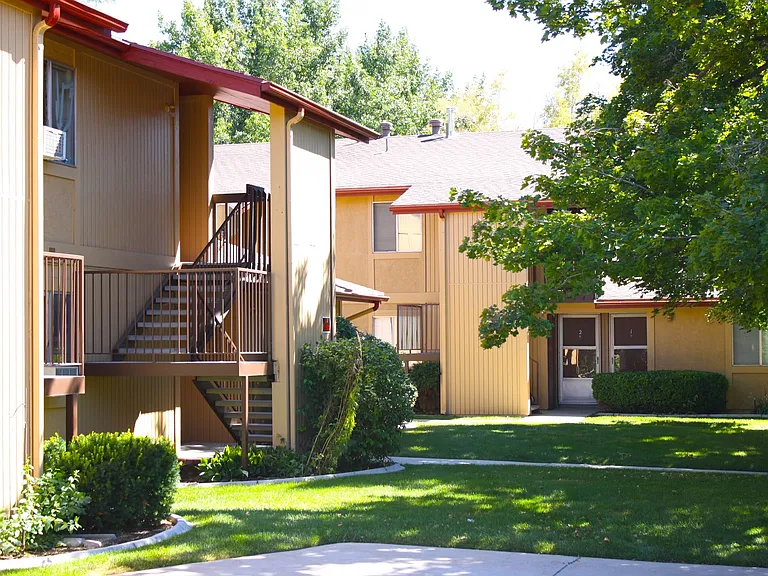 745 E Lazon Dr — Photo 18
