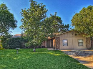 116 N Bluebonnet Dr, Uvalde, TX 78801