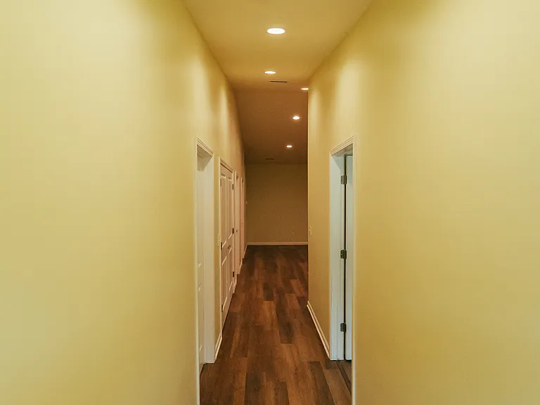 300 E Bacon St #4 — Photo 8