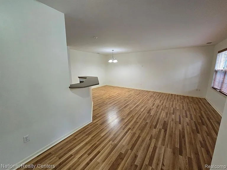 4058 Radcliff Dr — Photo 7