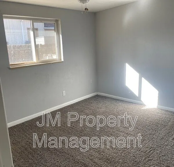 3138 W Dakota Ave — Photo 4