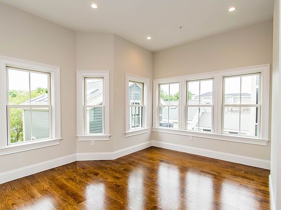 2nd image of 124 Columbia St #3