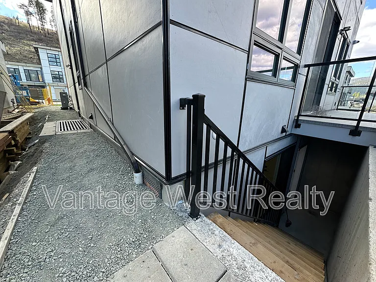 3757B Astoria Dr — Photo 13