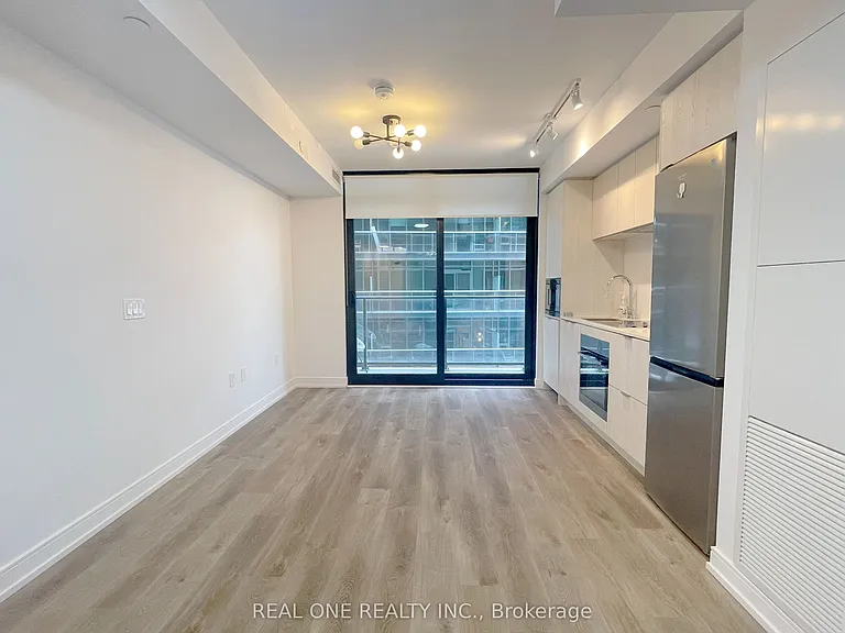 1 Jarvis St #820 — Photo 5
