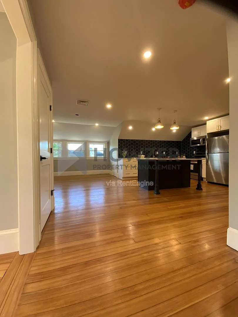 2 bed, 2.0 bath, 1800 sqft, $2,450 — Photo 3