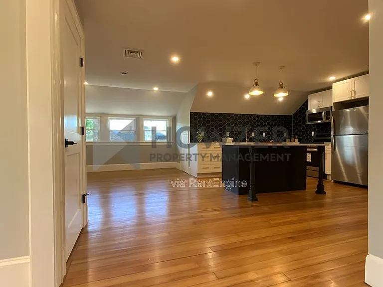 50 E Clinton St #4 — Photo 2
