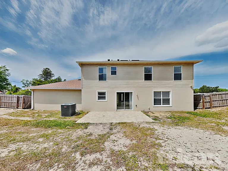 13561 Linden Dr — Photo 20