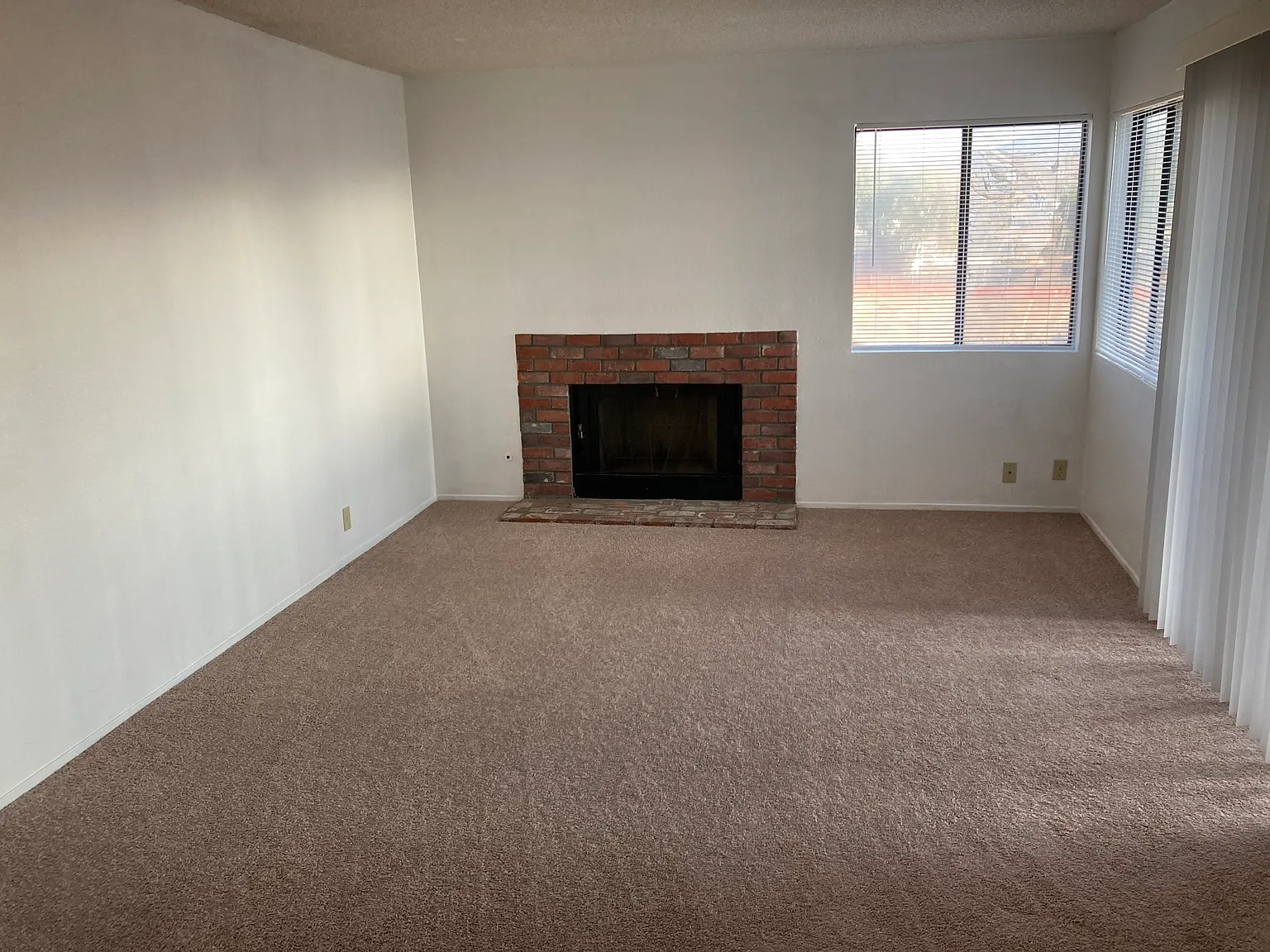 2 bed, 916 sqft, $2,750 — Photo 2