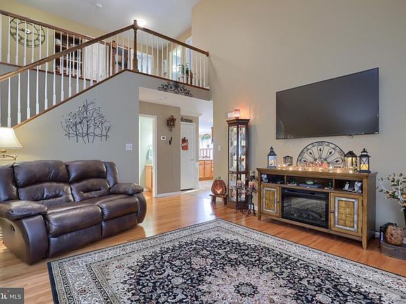 5th image of 3426 Green Leaf Dr
