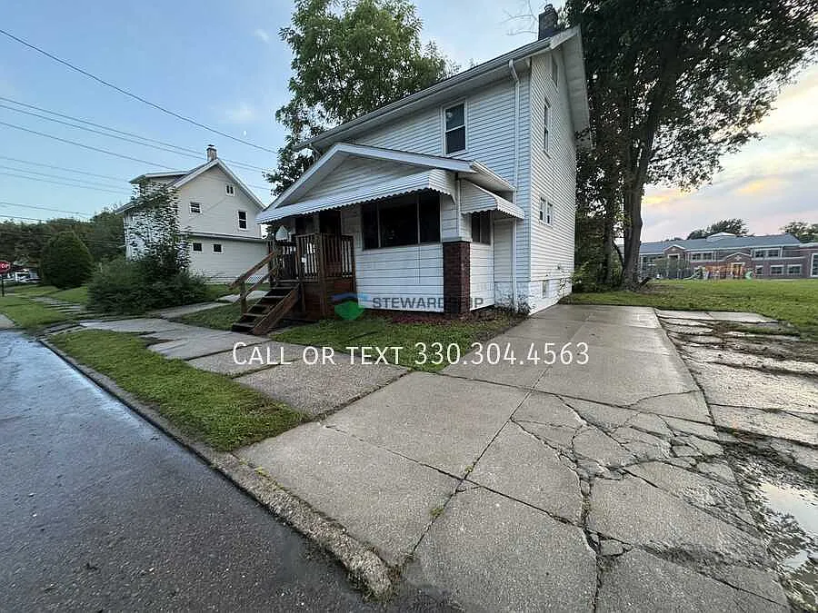 Three Bedroom, One Bathroom Home In Akron - Available Now! — Photo 3