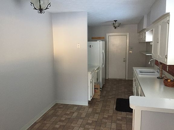 3rd image of 4754 Willowbrook Dr