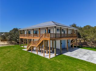 151 Front St, Rockport, TX 78382