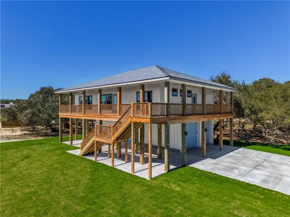 151 Front St, Rockport, TX 78382