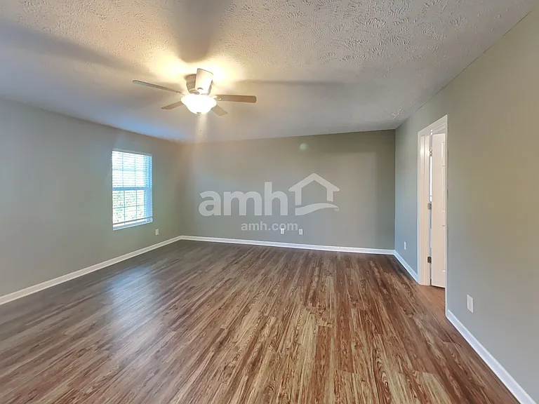 1010 Harmony Ln — Photo 10