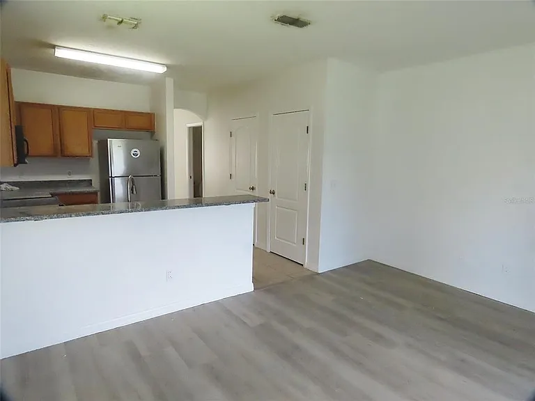 427 Wilton Cir — Photo 6