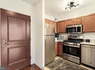 7111 Woodmont Ave APT 217, Bethesda, MD 20815