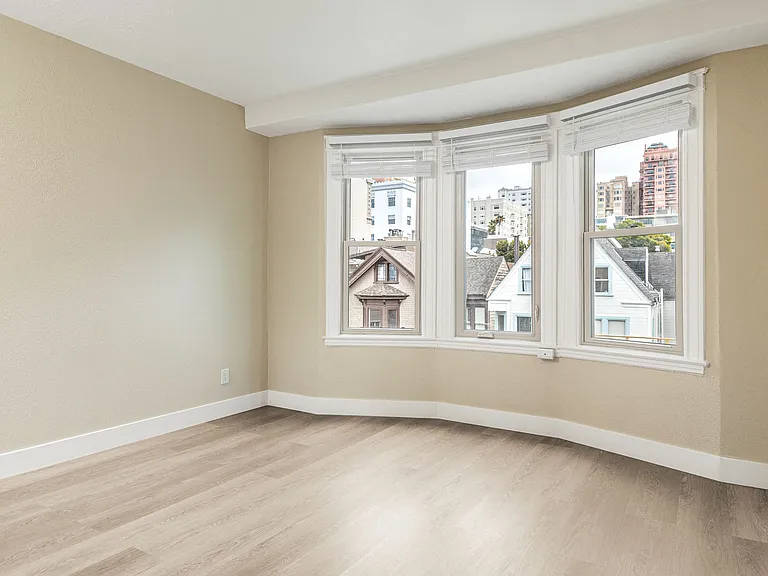 1835 Vallejo — Photo 10