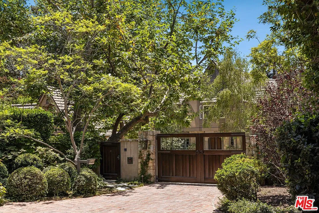 5 bed, 6.5 bath, 7181 sqft, $50,000 — Photo 2