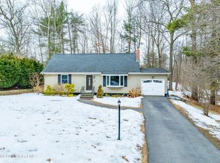 11 Dover Pl, Halfmoon, NY 12065